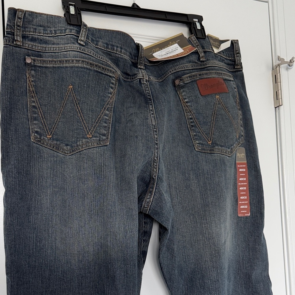 Wrangler Relaxed Fit Dark Blue Jeans